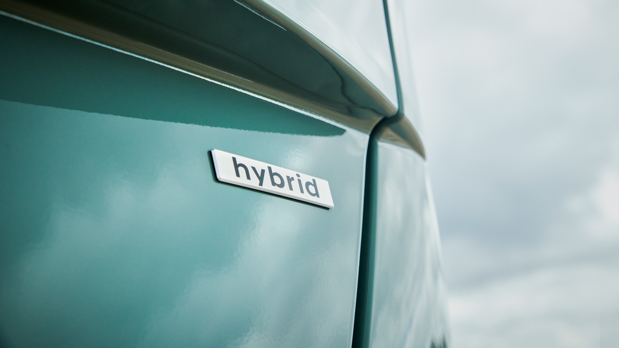 Hyundai Kona Hybrid Premium 2024 badge