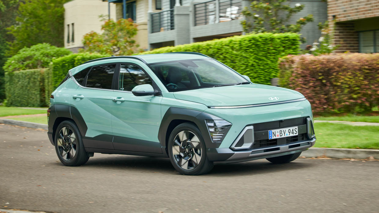 Hyundai Kona Hybrid Premium 2024 drive