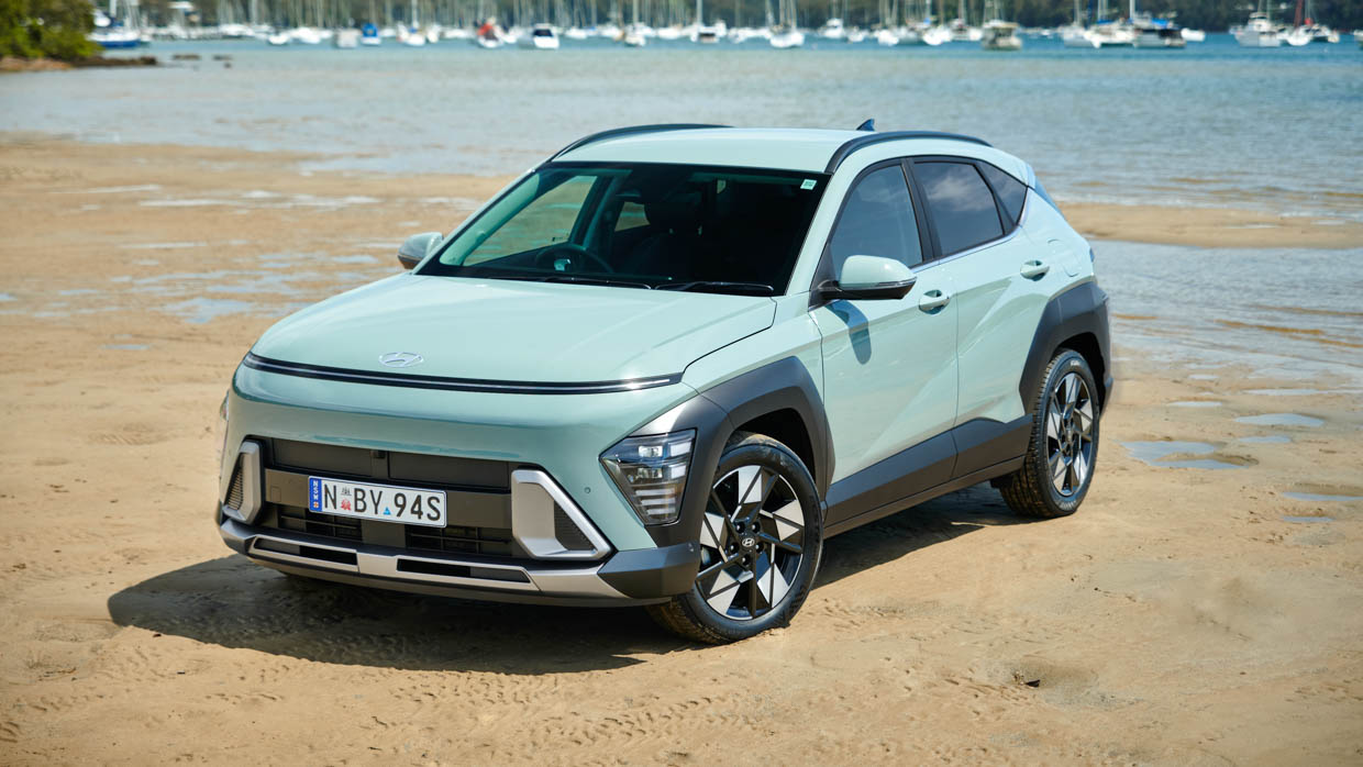 Hyundai Kona Hybrid Premium 2024 front 3/4