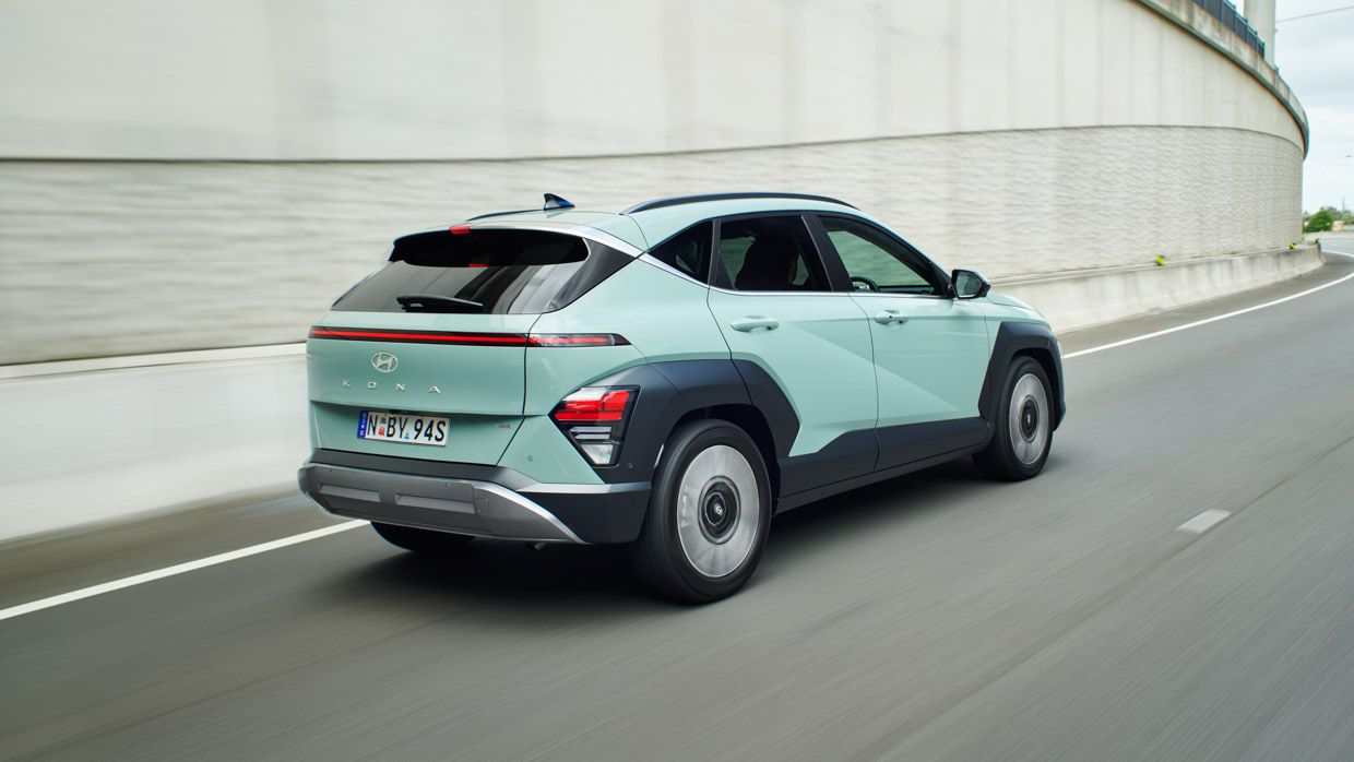 Hyundai Kona Hybrid Premium 2024 driving rear highway 3