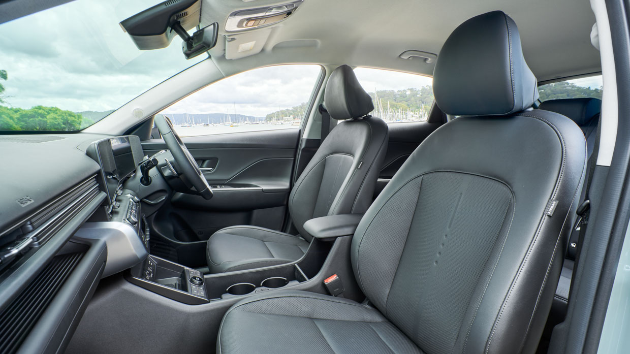 Hyundai Kona Hybrid Premium 2024 interior front