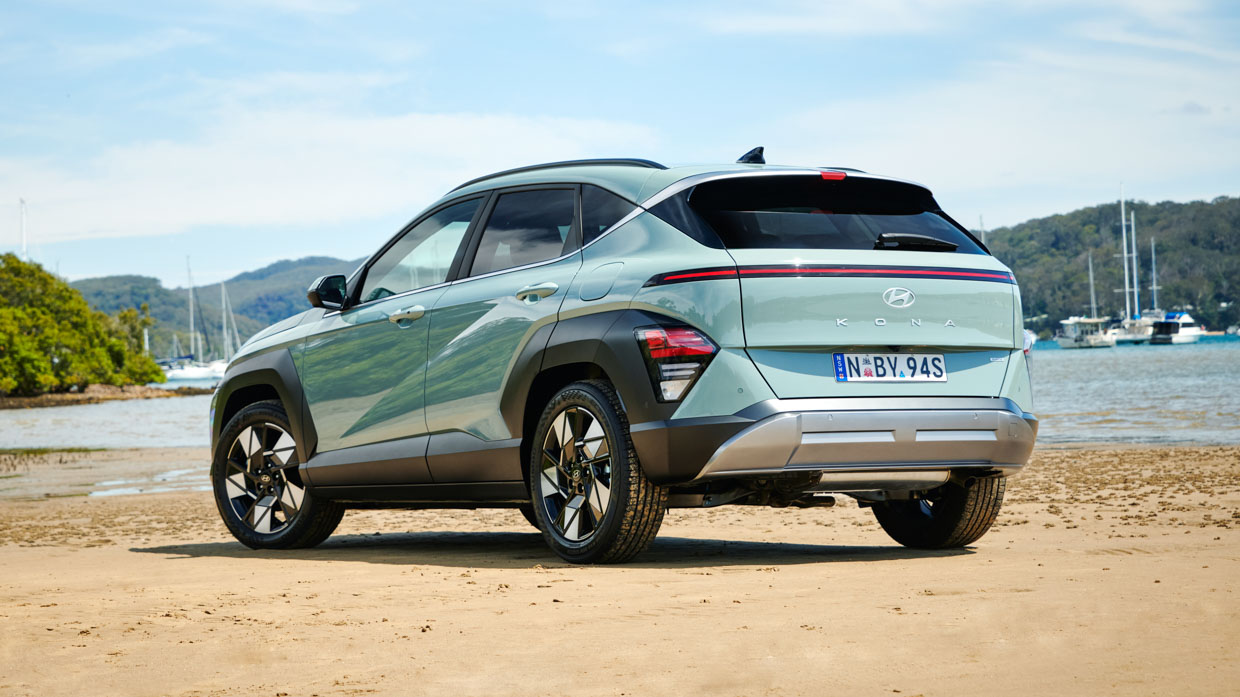 Hyundai Kona Hybrid Premium 2024 rear 3/4