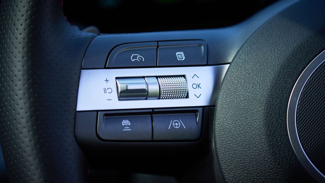 Hyundai Kona Hybrid 2024 switches