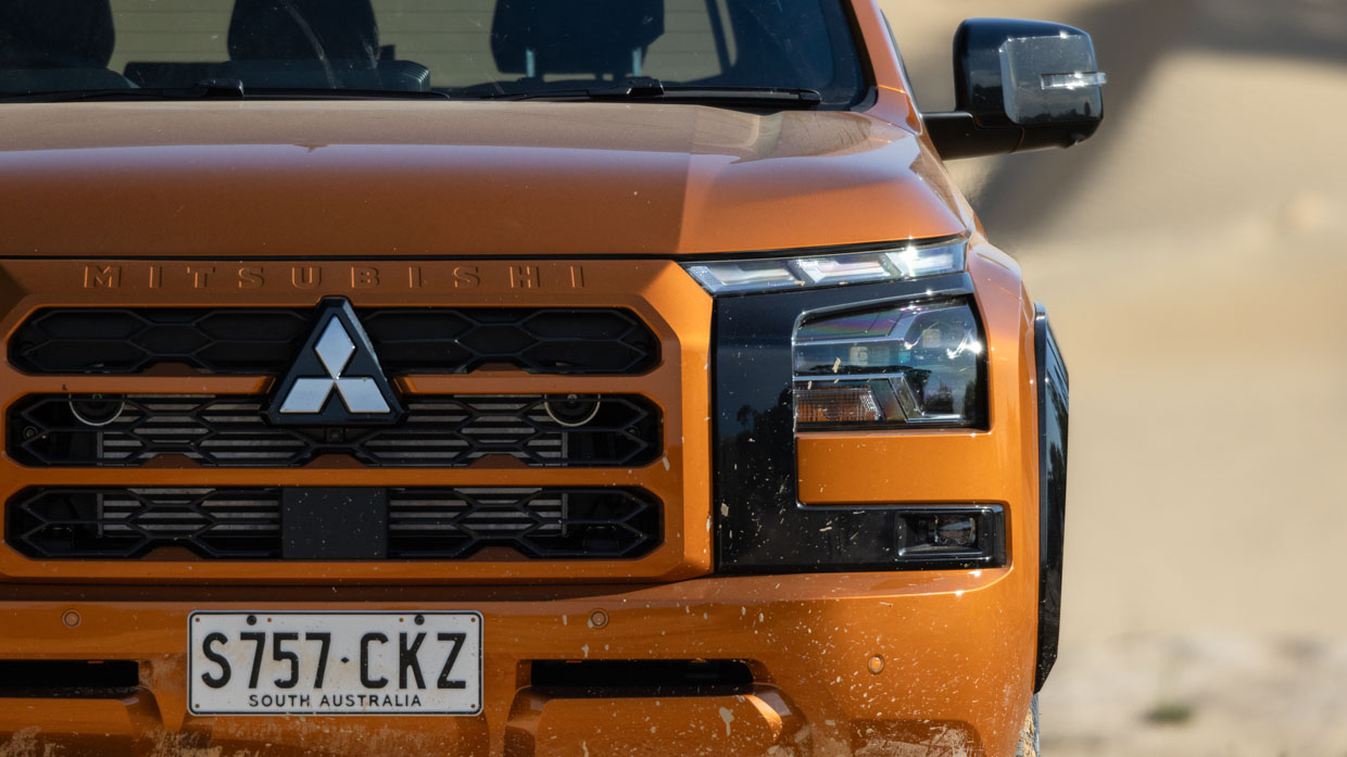 Mitsubishi Triton prototype 2024 front close 2