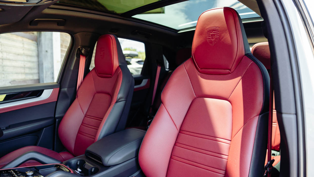 Porsche Cayenne S 2024 interior front seats