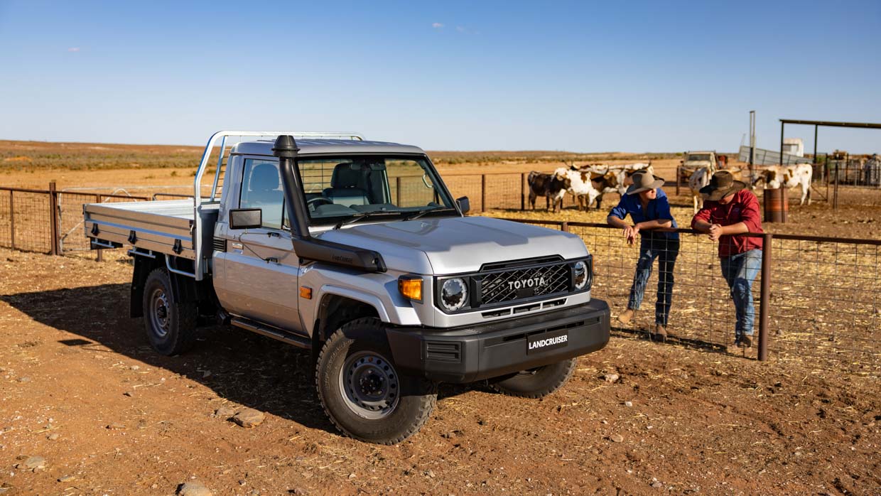 Toyota 70 Series Land Cruiser 2024 front 3/4 farm 2