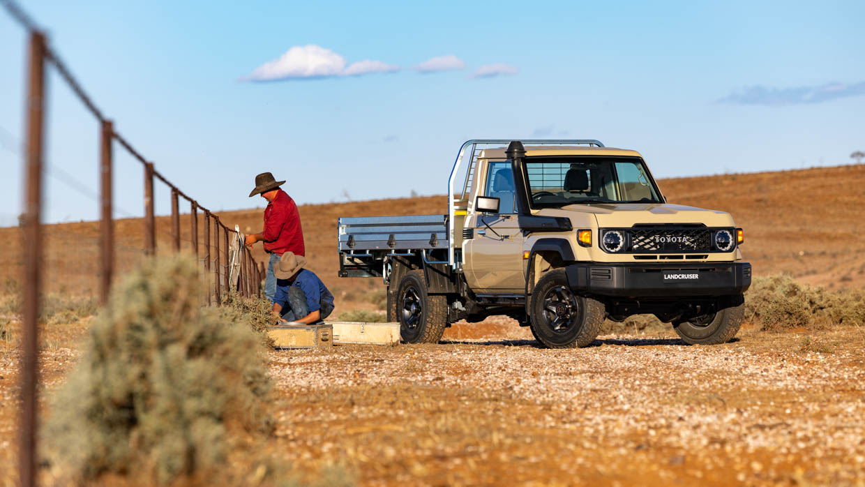 Toyota 70 Series Land Cruiser 2024 front 3/4 farm 4