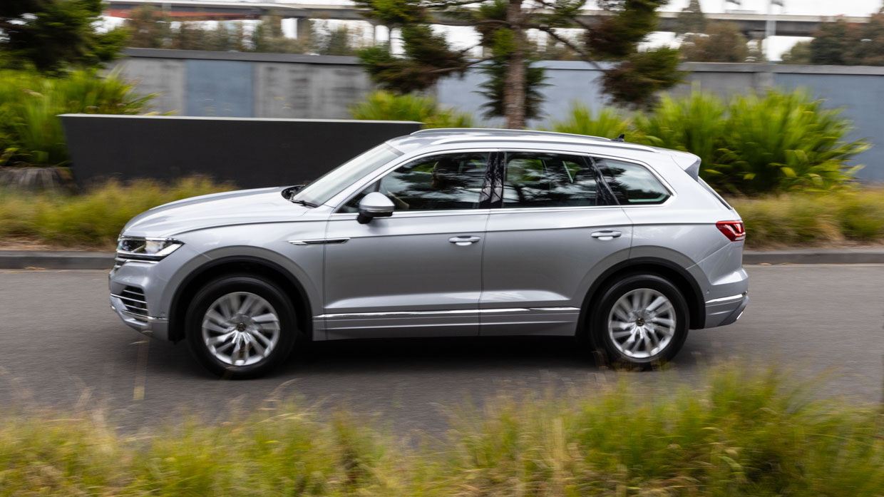 Volkswagen Touareg 170TDI 2024 driving 2