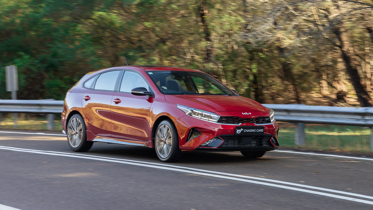 Kia Cerato GT 2024 driving corner 4