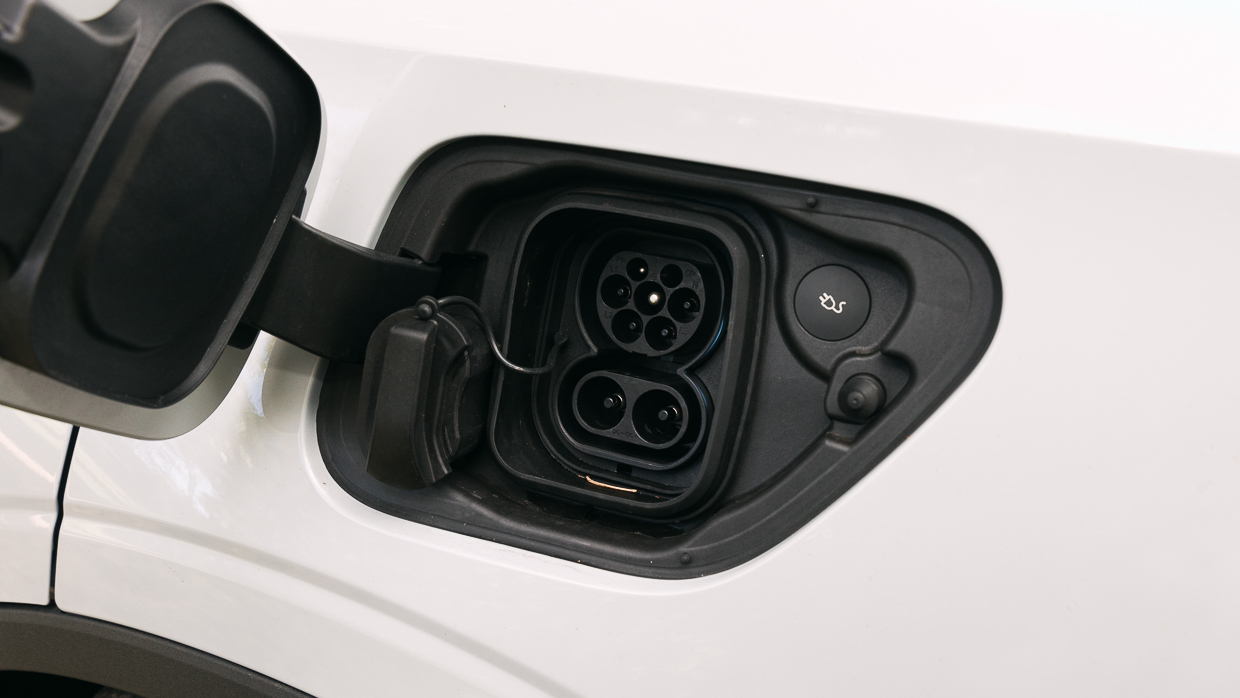 Polestar 2 LR RWD 2023 charging point