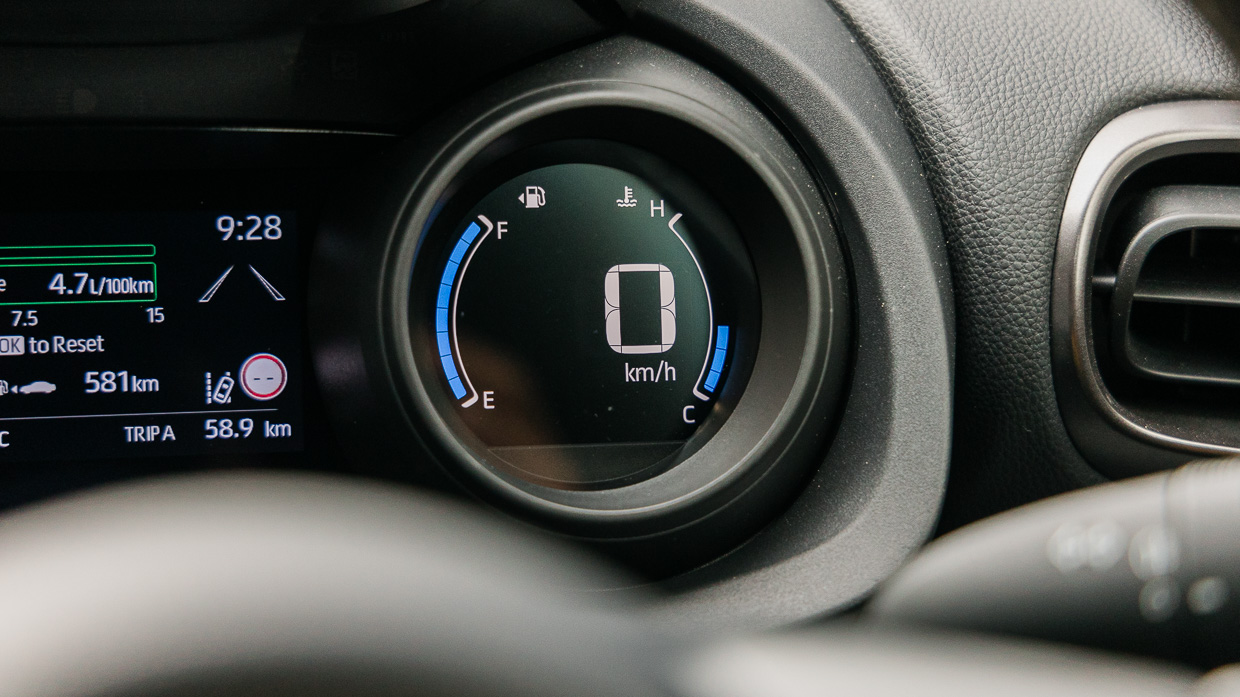 Toyota Yaris Cross GR Sport hybrid 2023 gauges