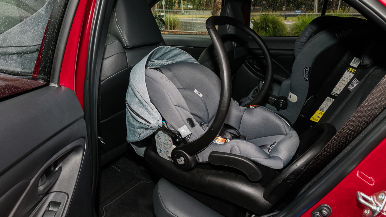 Toyota Yaris Cross GR Sport hybrid 2023 baby seats 3