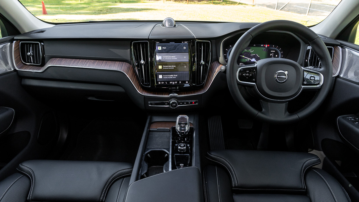 Volvo XC60 Ultimate B5 2024 interior 2