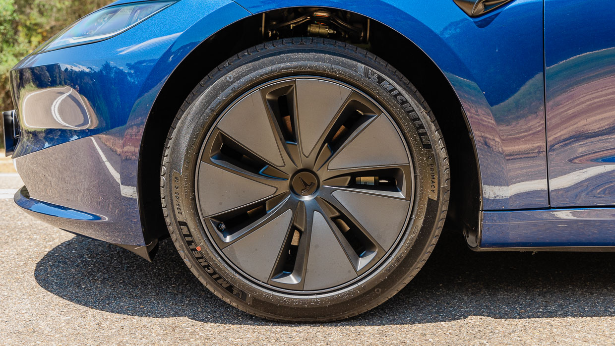 Tesla Model 3 RWD 2024 front wheel