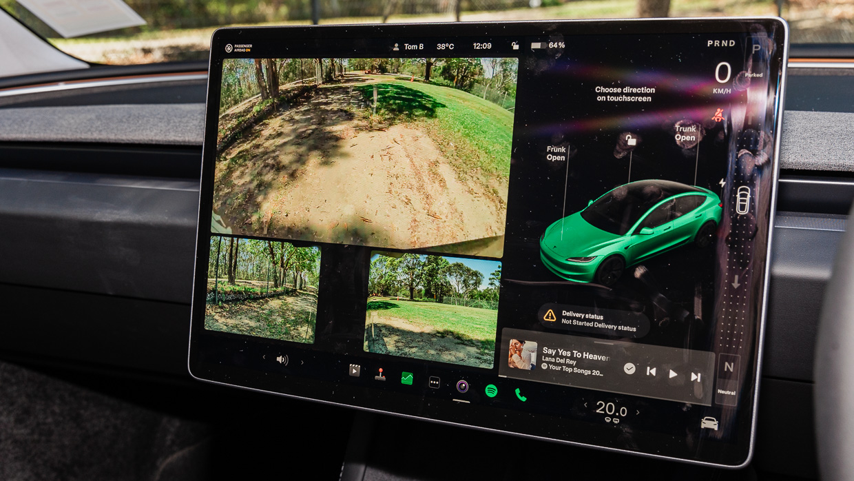 Tesla Model 3 RWD 2024 interior touchscreen 2