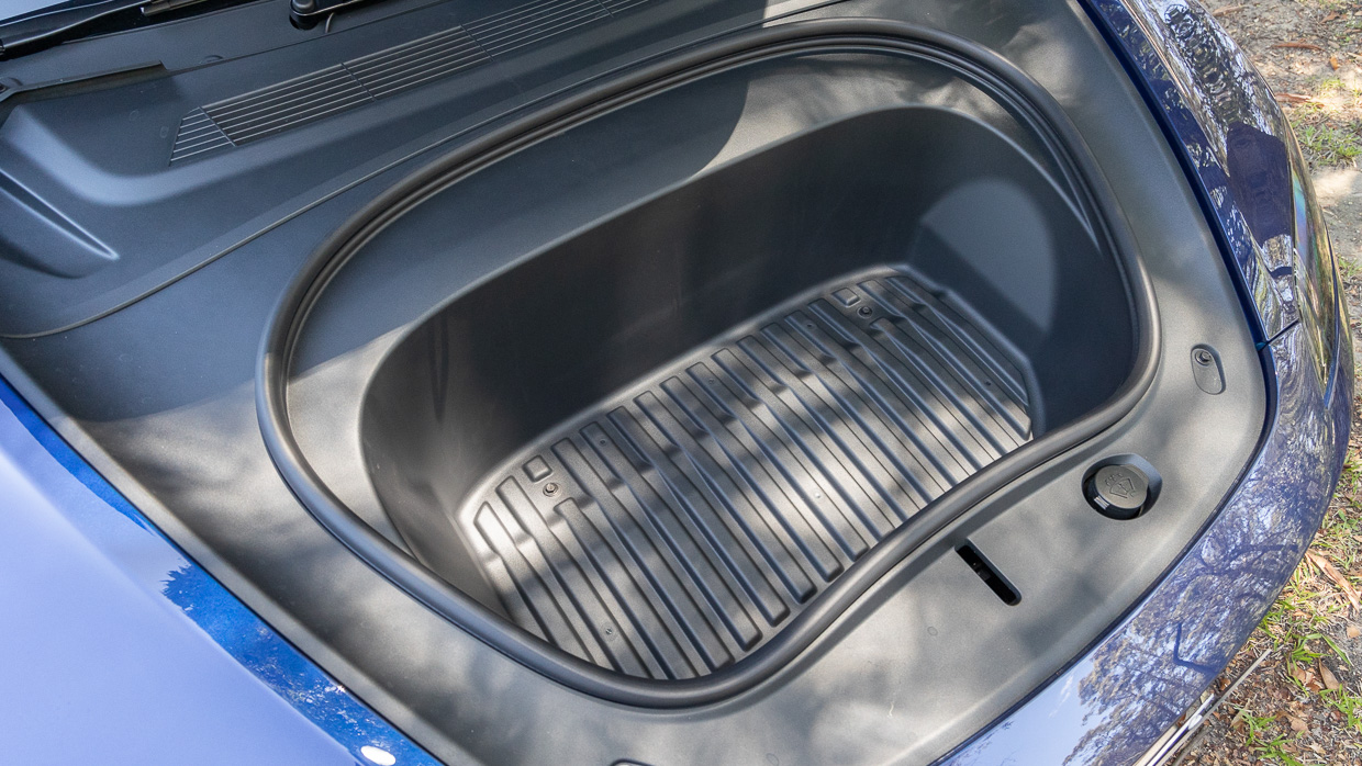 Tesla Model 3 RWD 2024 interior frunk 2