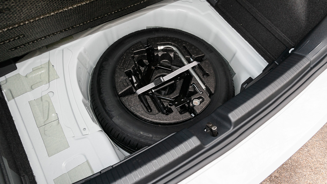 Volkswagen Polo Life 2024 interior boot spare