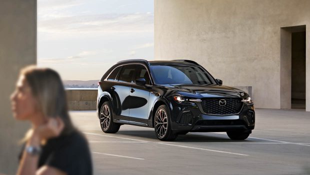 2024 Mazda CX-70 front 3/4 static