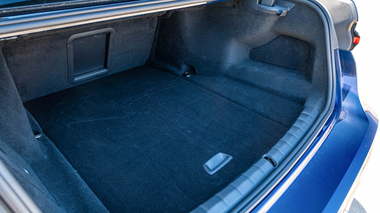 BMW i7 M70 2024 boot 2