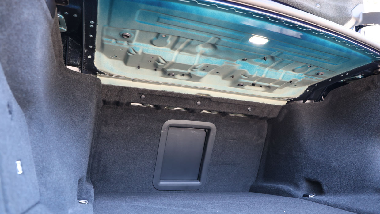 BMW i7 M70 2024 boot