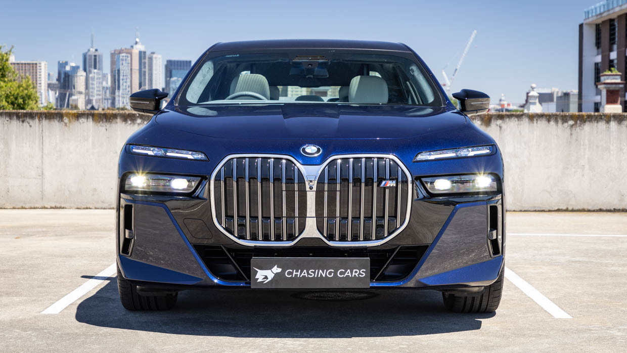 BMW i7 M70 2024 front