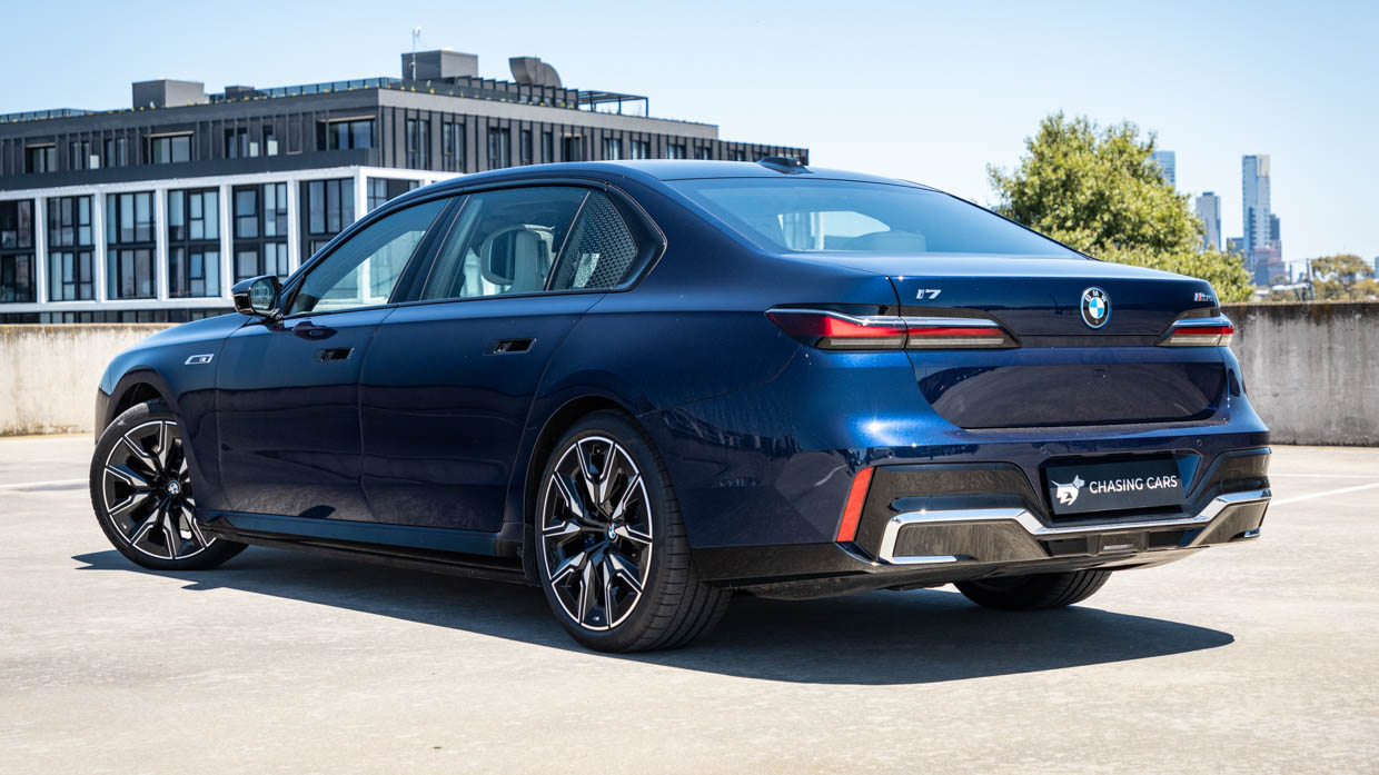 BMW i7 M70 2024 rear 3/4