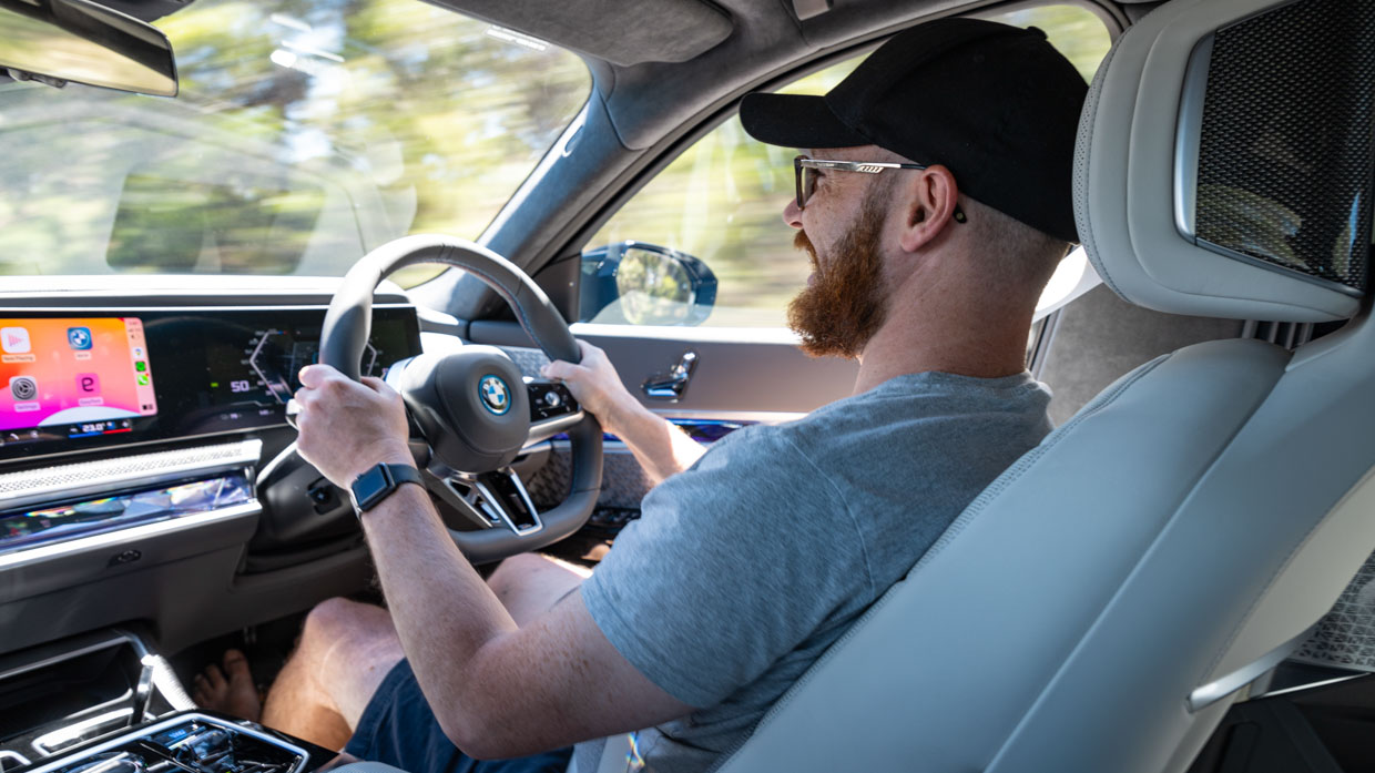 BMW i7 M70 2024 driving with DC