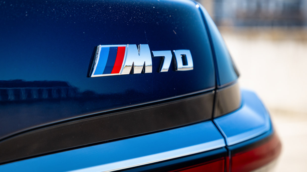 BMW i7 M70 2024 badge