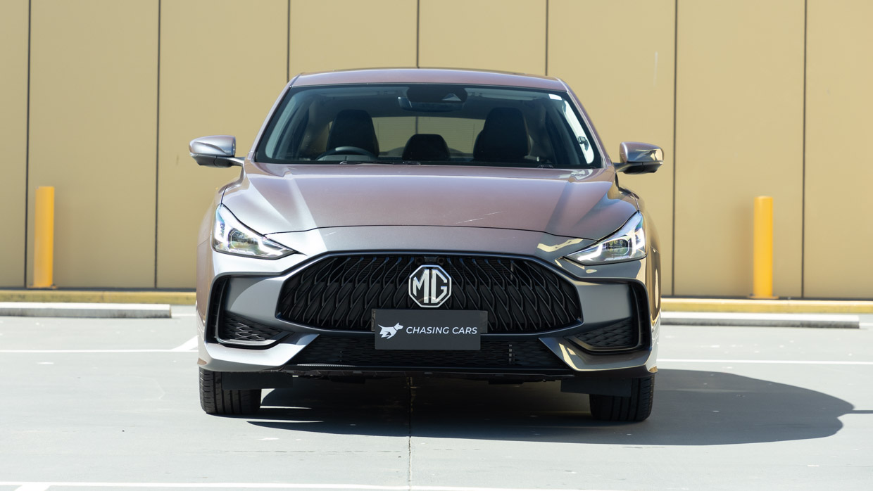 MG5 Essence 2023 front