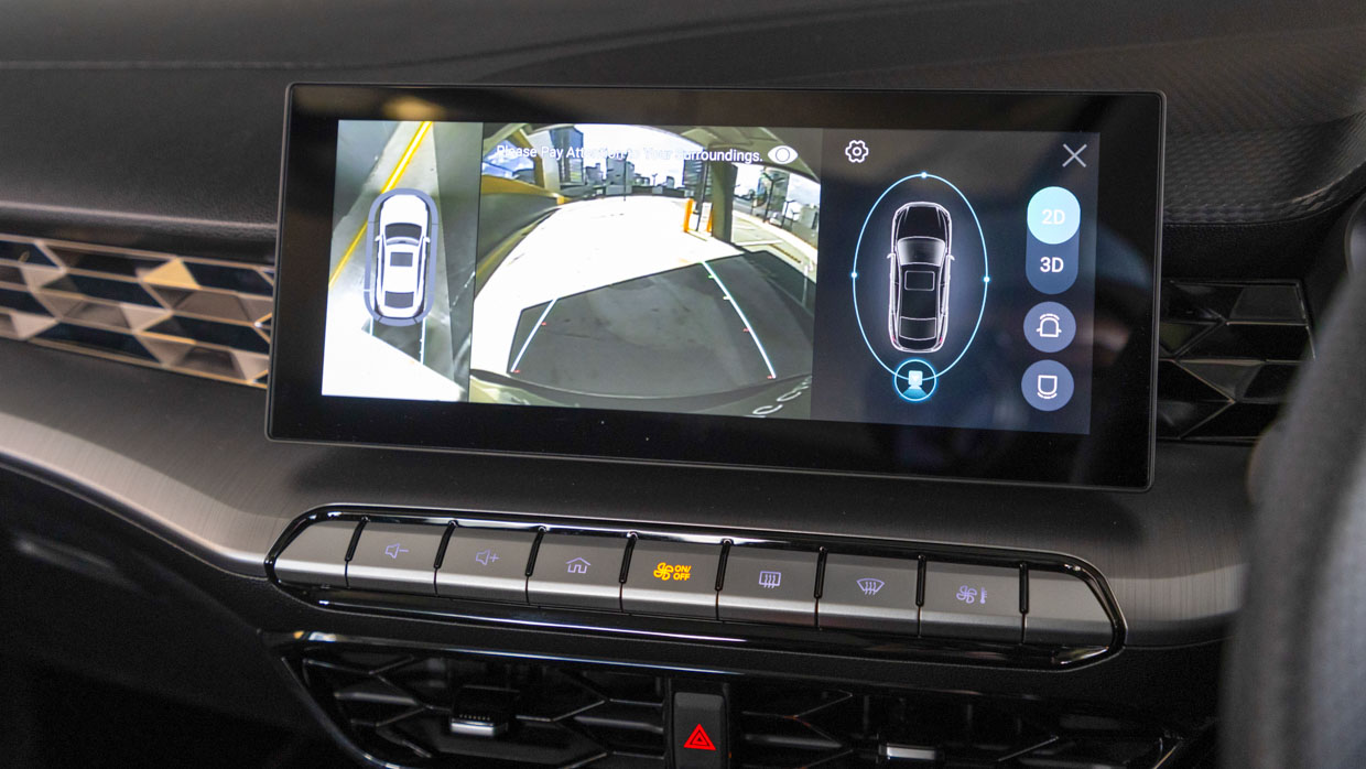 MG5 Essence 2023 interior screen 2