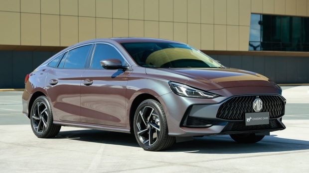 MG5 Essence 2023 front 3/4