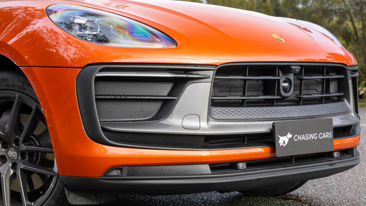 Porsche Macan T 2024 front close
