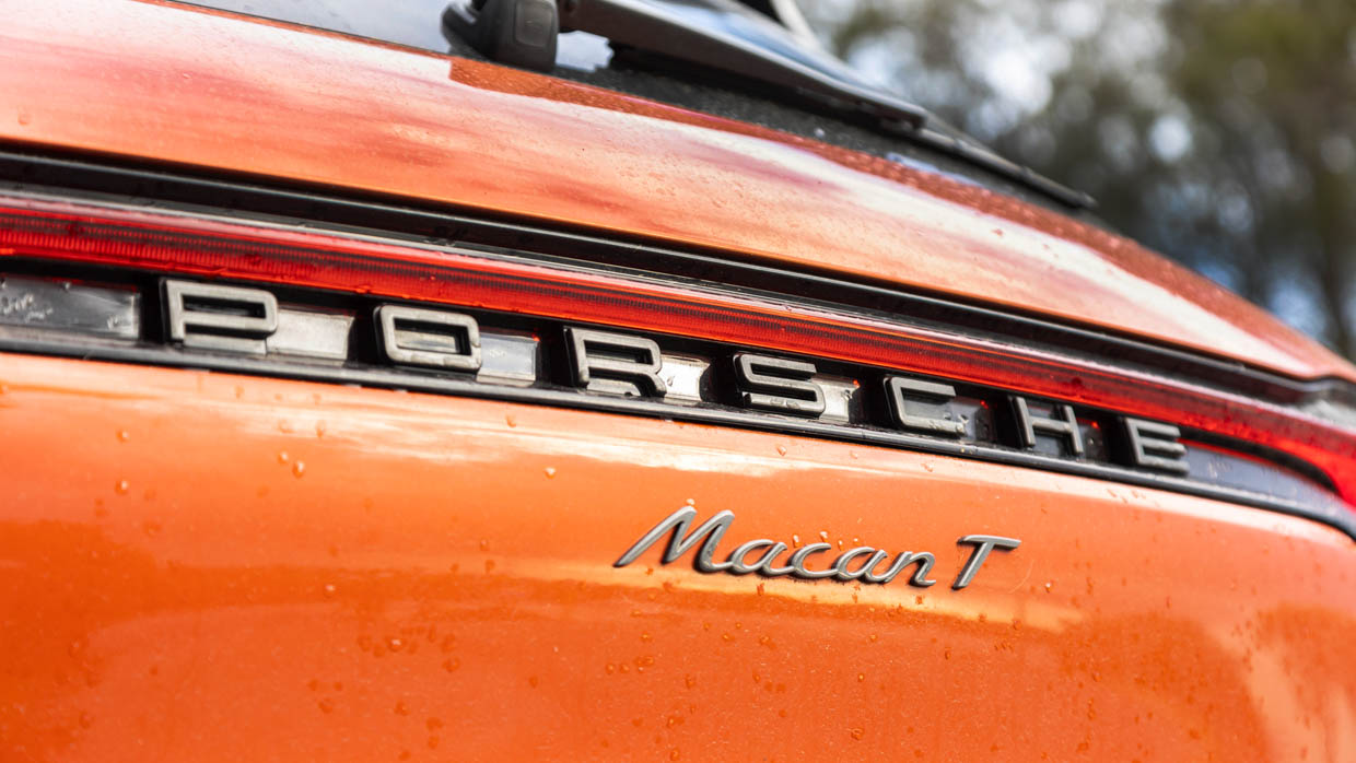 Porsche Macan T 2024 badge 2