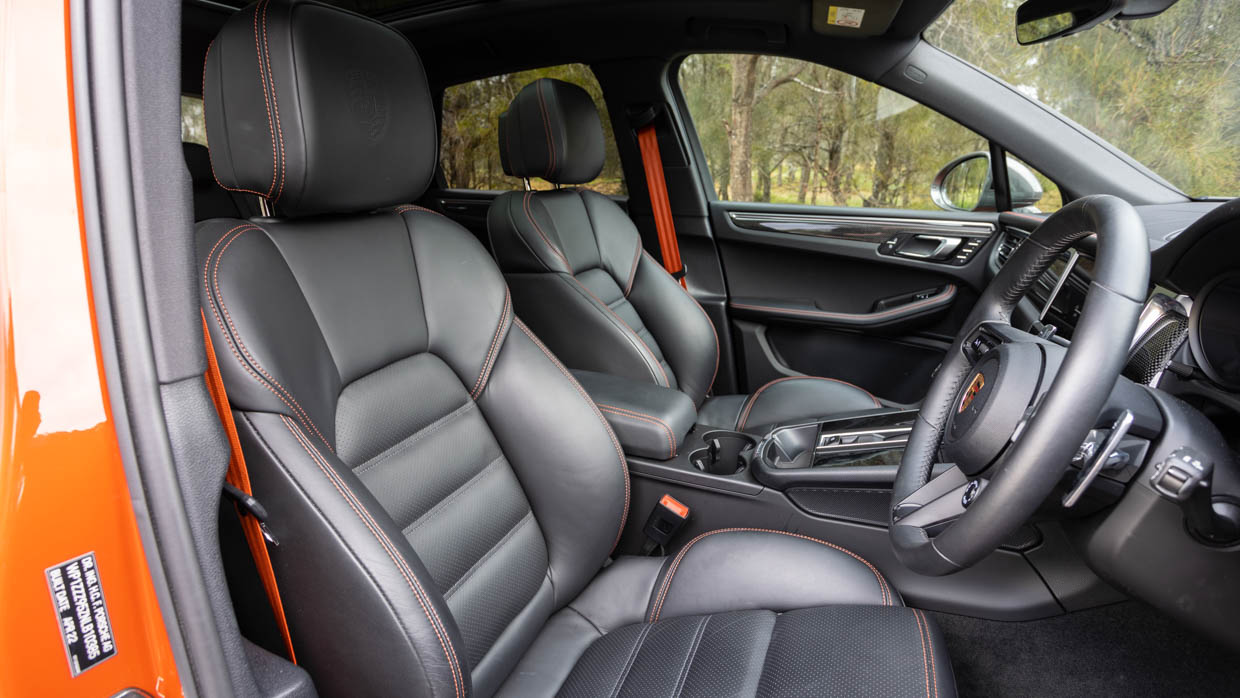 Porsche Macan T 2024 interior front seats