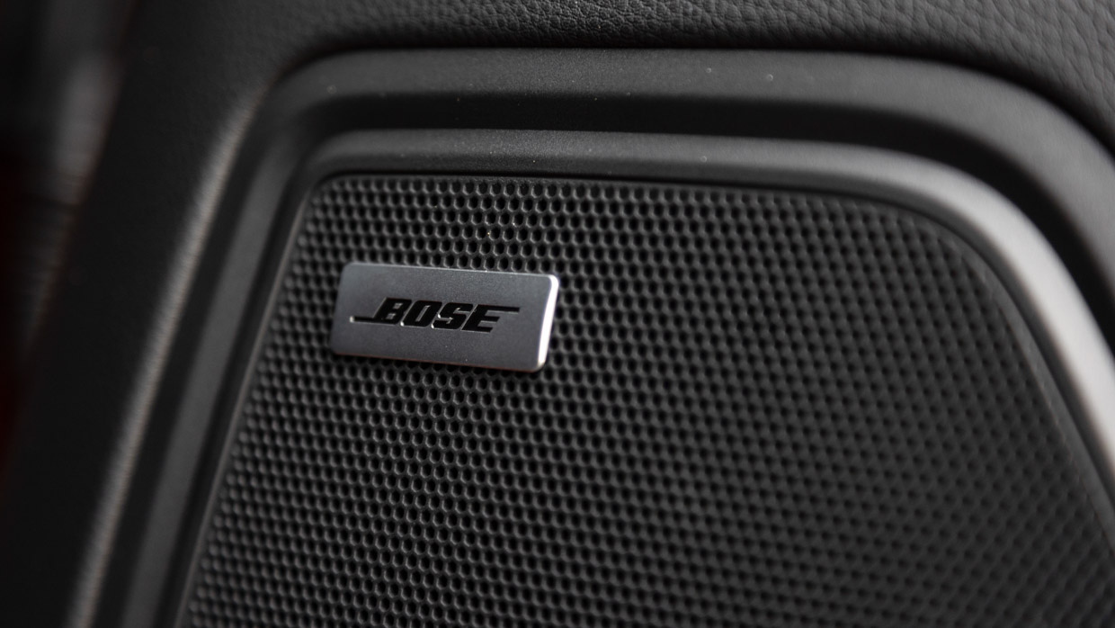 Porsche Macan T 2024 stereo