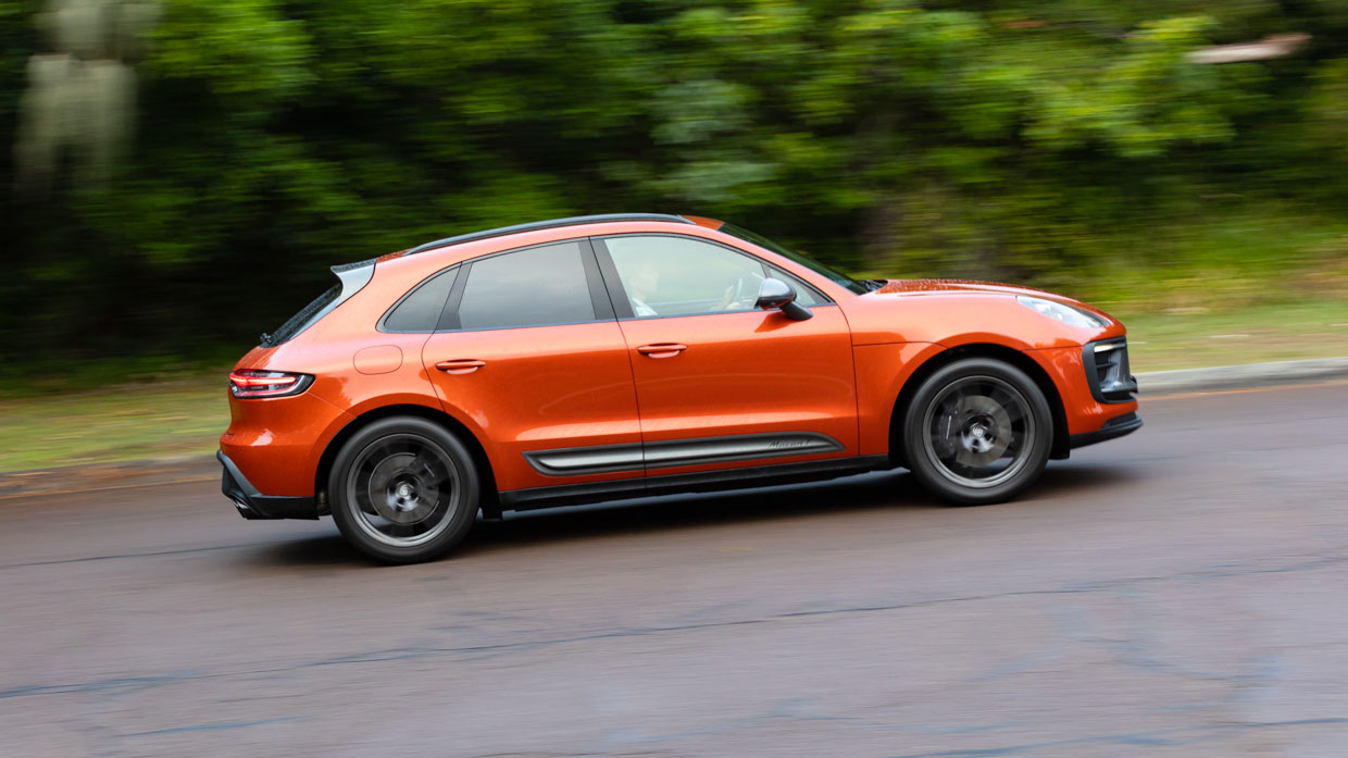 Porsche Macan T 2024 driving side