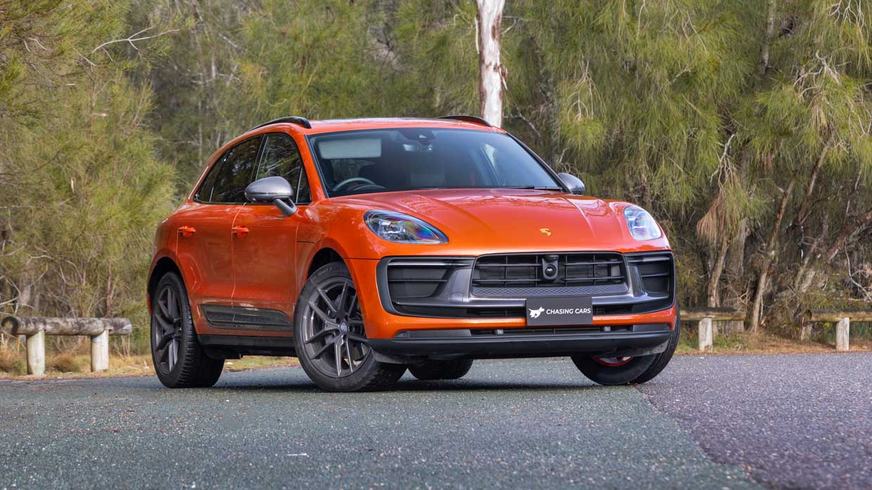 Porsche Macan T 2024 front 3/4