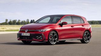 Volkswagen Golf 2025: last combustion update brings physical buttons, adds AI and more powerful GTI