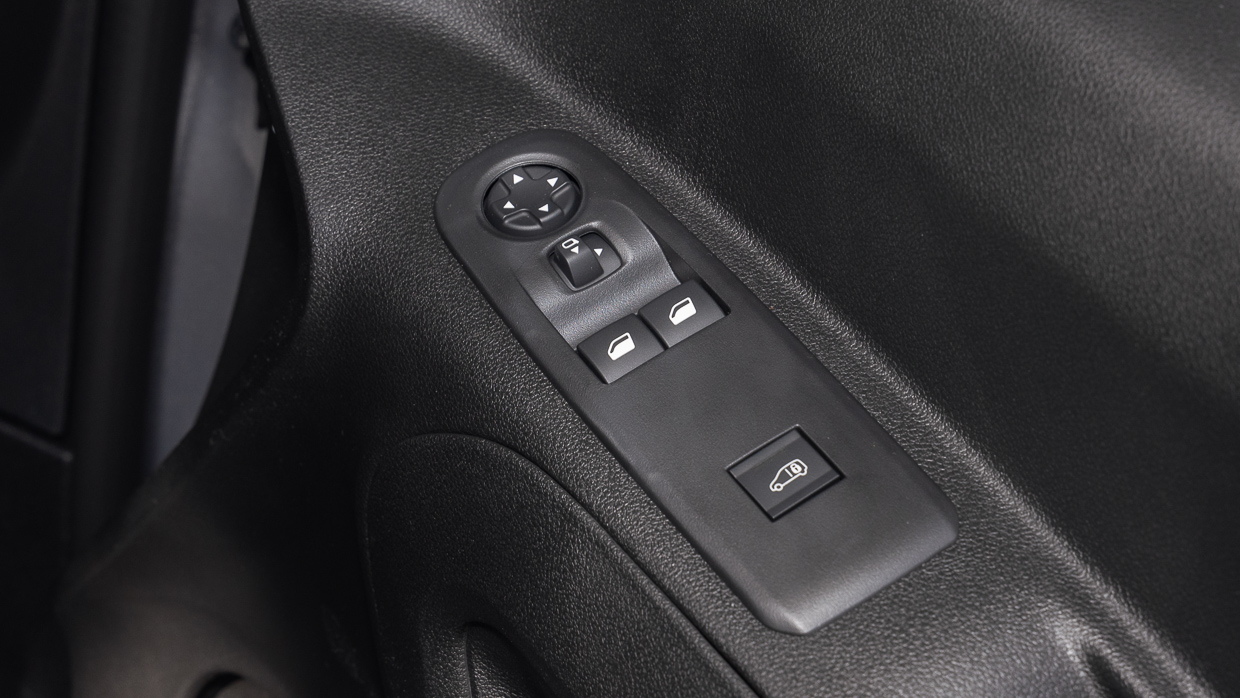 Peugeot E-Partner Pro 2024 interior door switches