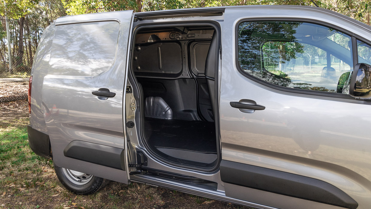 Peugeot E-Partner Pro 2024 side door