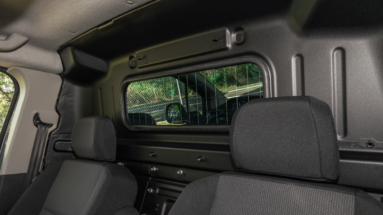 Peugeot E-Partner Pro 2024 interior window