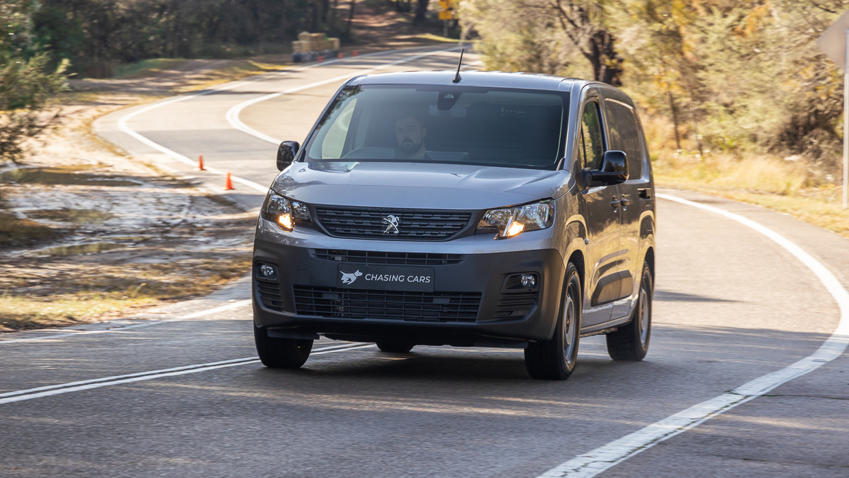 Peugeot E-Partner Pro 2024 driving front 5