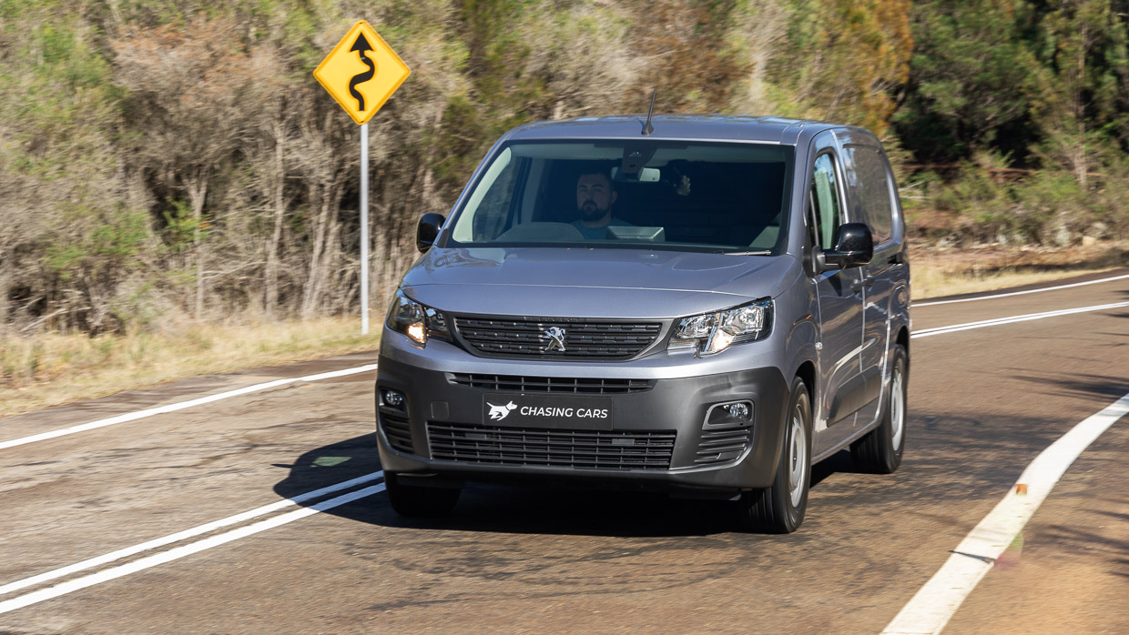 Peugeot E-Partner Pro 2024 driving front 8