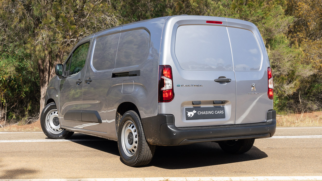 Peugeot E-Partner Pro 2024 rear 3/4