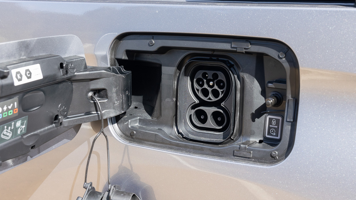 Peugeot E-Partner Pro 2024 charge port