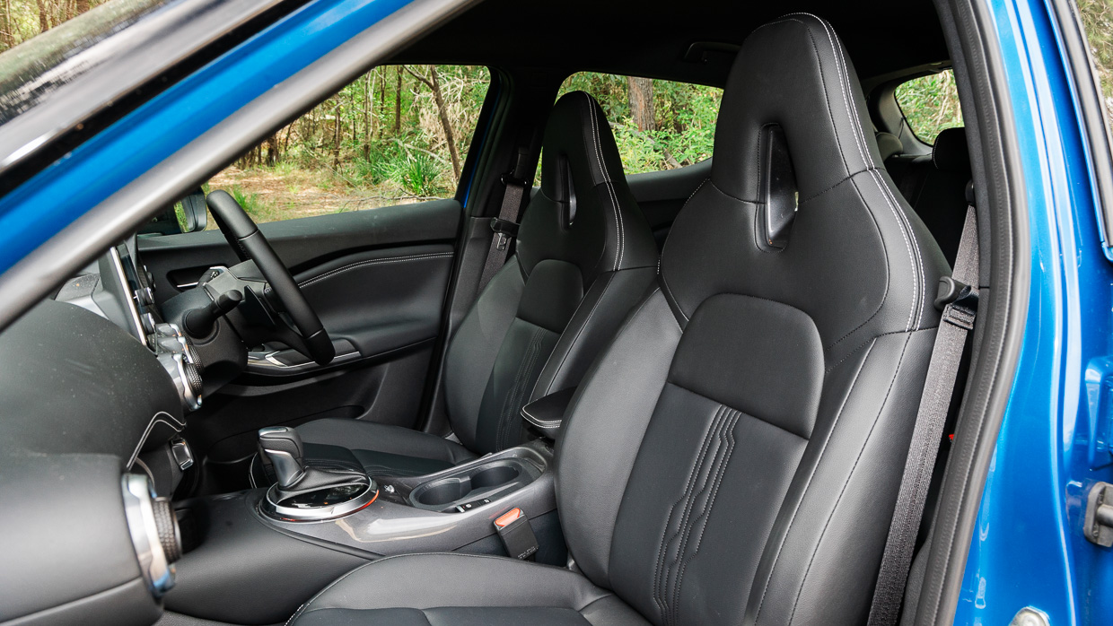 Nissan Juke ST-L 2024 interior front seat