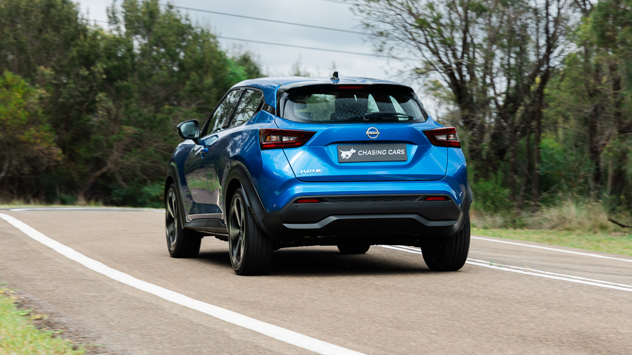 Nissan Juke ST-L 2024 driving rear