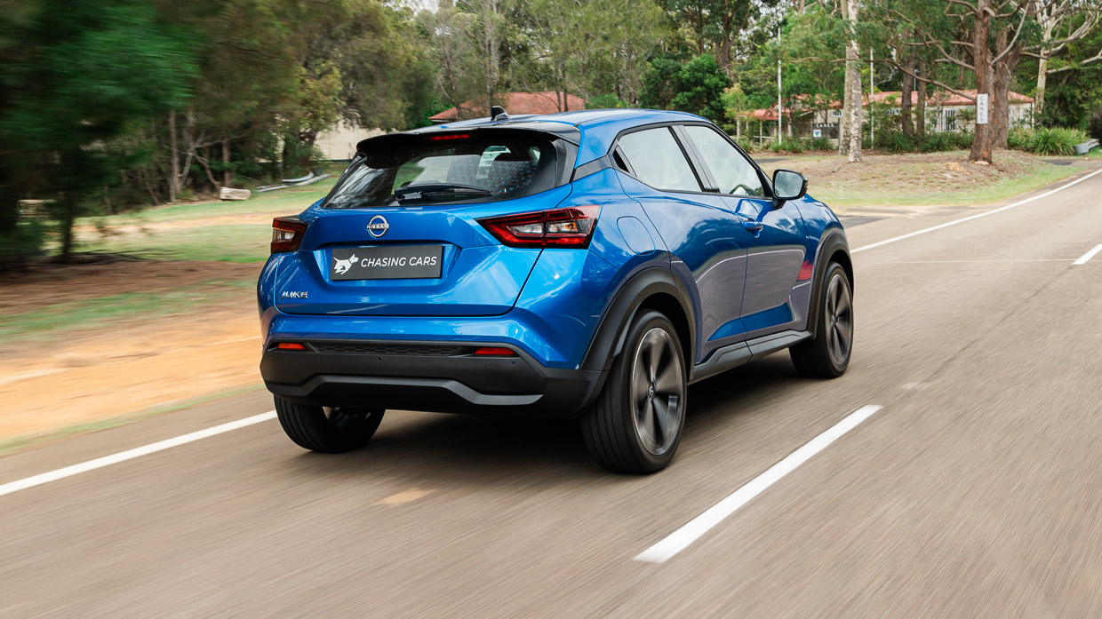 Nissan Juke ST-L 2024 driving CTC rear
