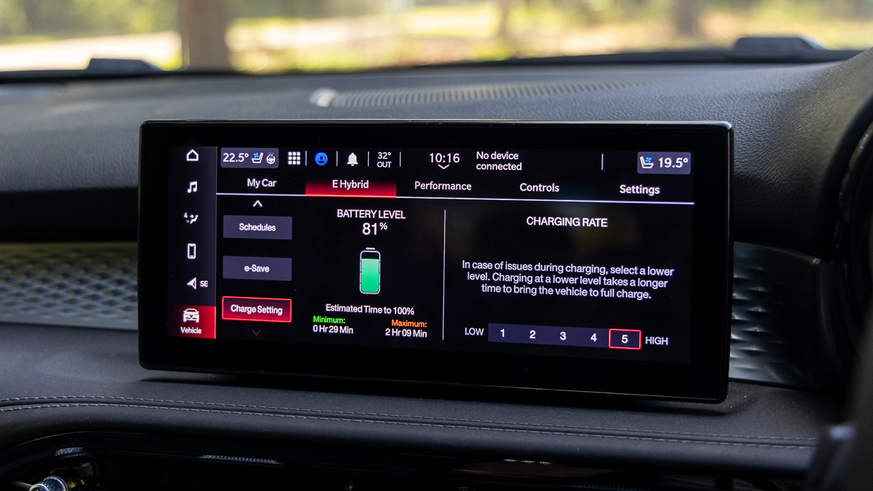 interiorAlfa Romeo Tonale Veloce PHEV 2024 interior screen 2