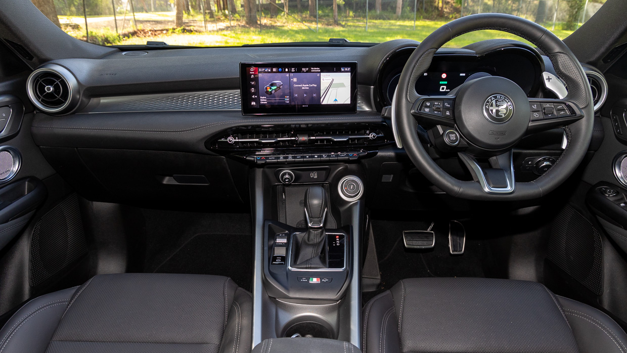 interiorAlfa Romeo Tonale Veloce PHEV 2024 interior 2